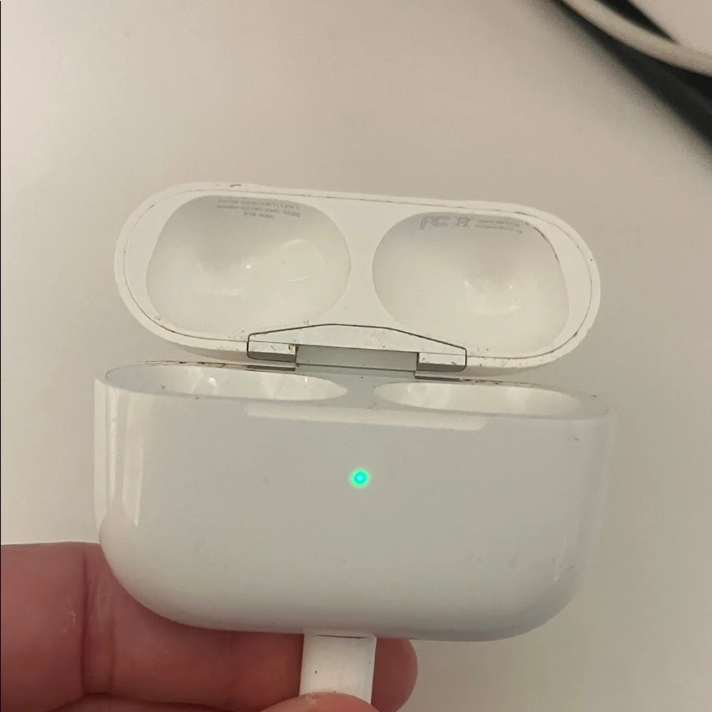 Apple AirPods Wireless Earbuds Charging Case